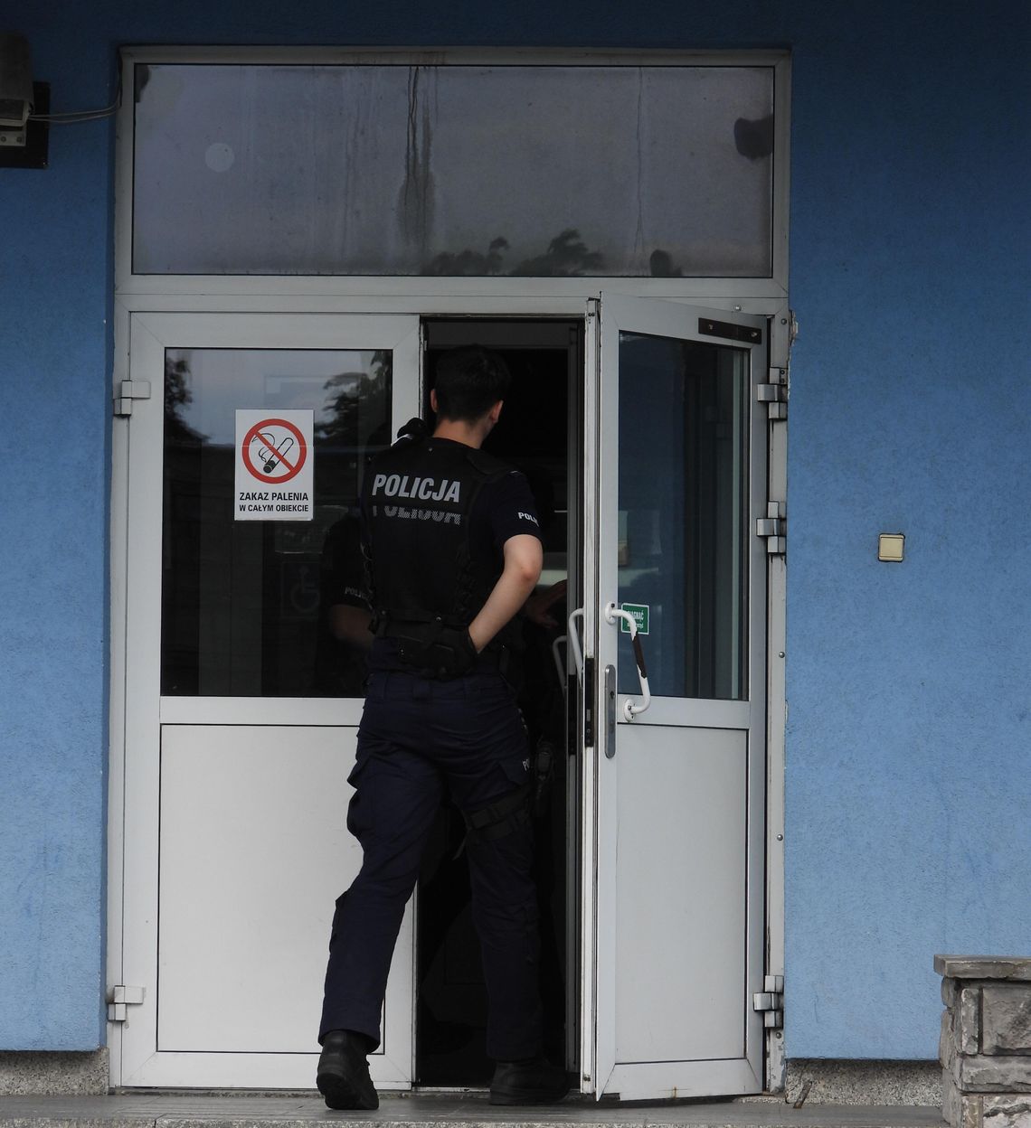 Decyzją prokuratora zatrzymany z nagrania ma zakaz zbliżania się do policjanta
