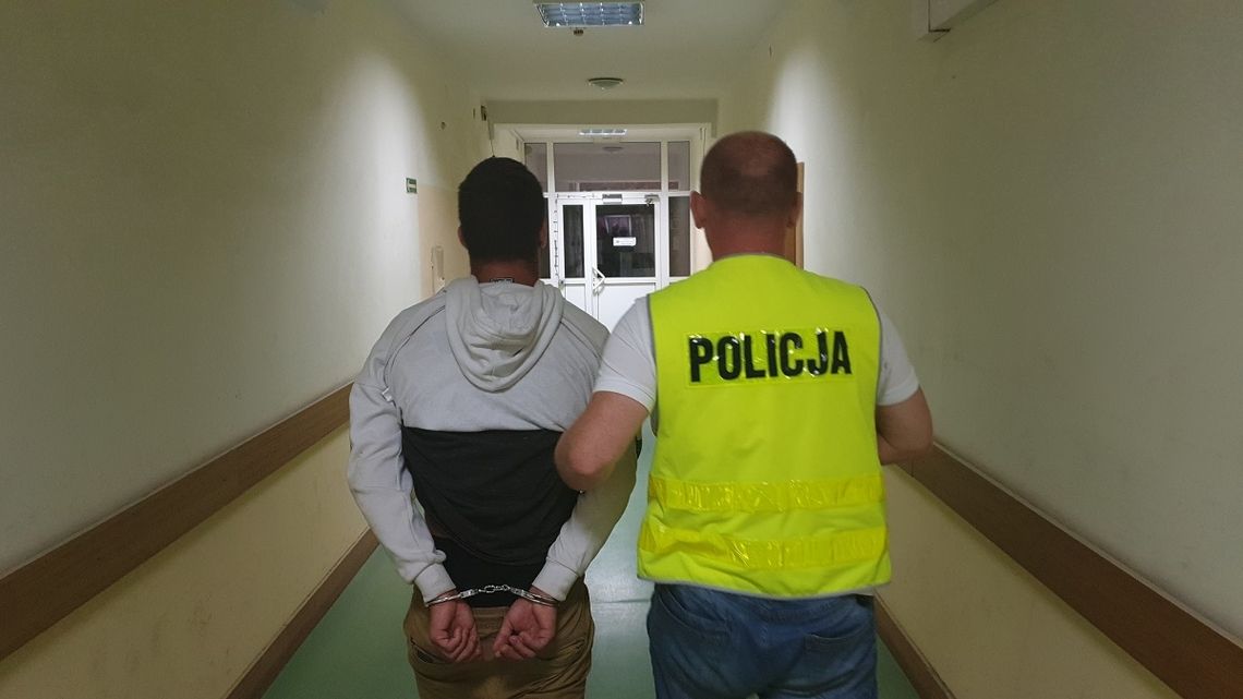 Dokonał rozboju na 35-latce. Policja szybko ujęła sprawcę - grozi mu 12 lat więzienia 