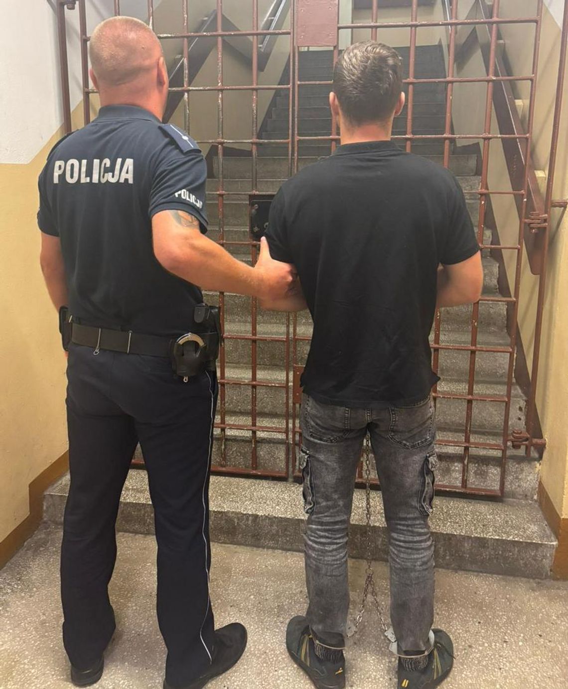 Dotkliwie pobił i okradł 77-letniego znajomego. Został zatrzymany przez mundurowych