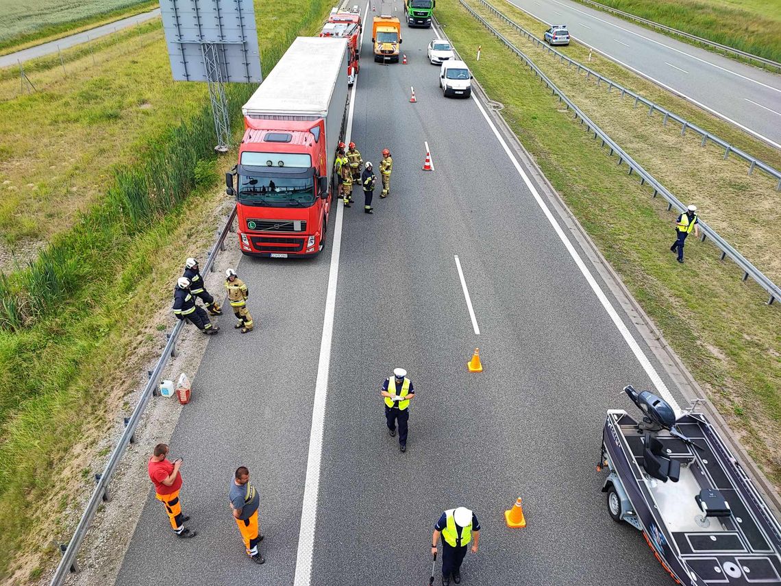 Dramatyczny skok z wiaduktu na autostradzie A1 w Pikutkowie