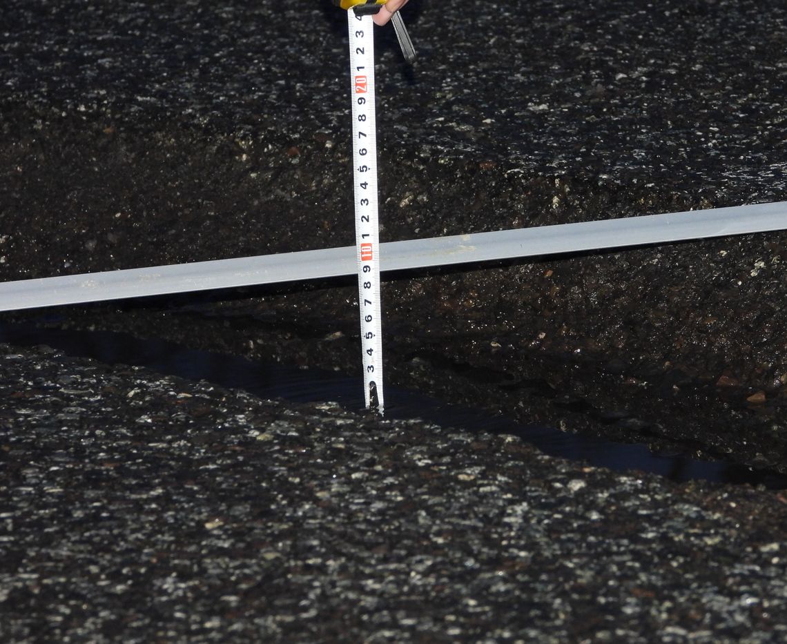 Drogowe prowizorki we Włocławku. Na ul. Kruszyńskiej znów dziury Drogowe prowizorki we Włocławku. Na ul. Kruszyńskiej znów dziury