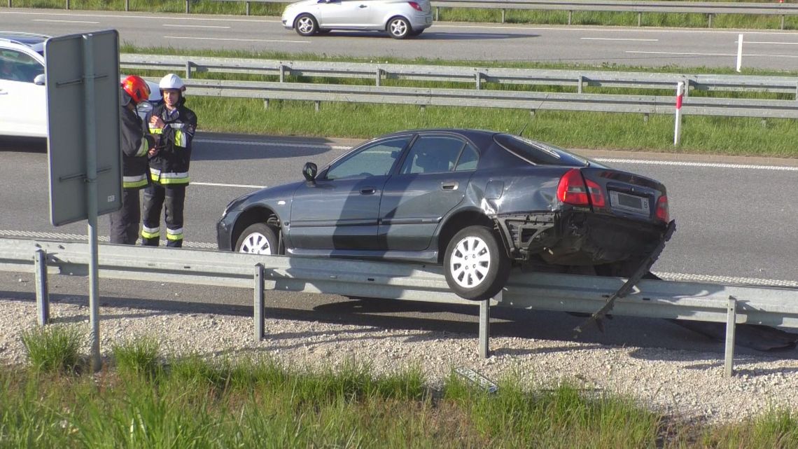 Dwa pojazdy zderzyły się na autostradzie, W akcji wziął udział nowy motoambulans 