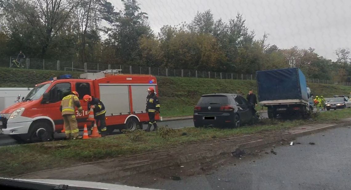 Dwie kolizje na al. Królowej Jadwigi. Poszkodowana jedna osoba