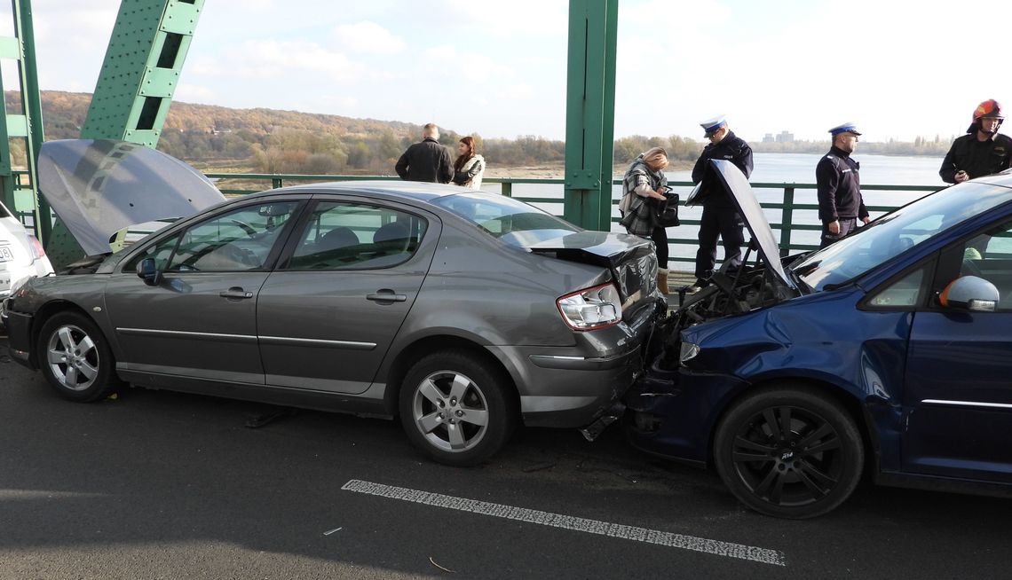 Dzisiejsze korki na moście to efekt zderzenia trzech pojazdów 