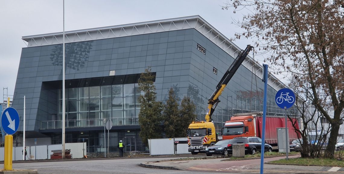 Ekstremalna kwota 2,5 mln zł z pieniędzy publicznych przez jeden odpadnięty panel, gdzie tu gospodarność?