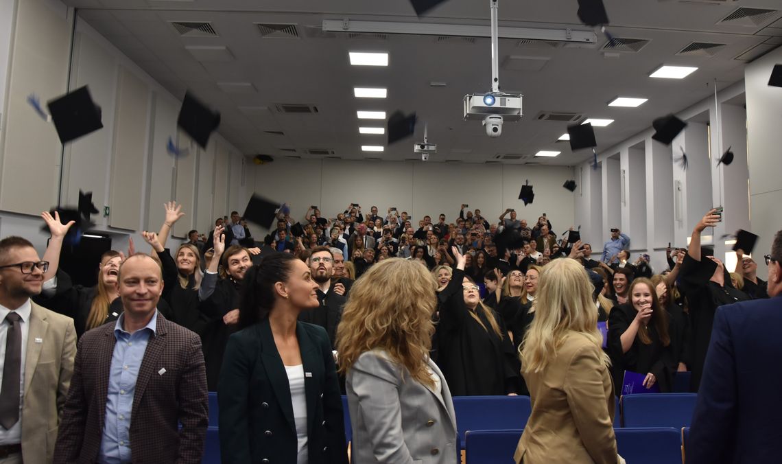 Uroczyste wręczenie dyplomów w Państwowej Akademii Nauk Stosowanych we Włocławku Uroczyste wręczenie dyplomów w Państwowej Akademii Nauk Stosowanych we Włocławku