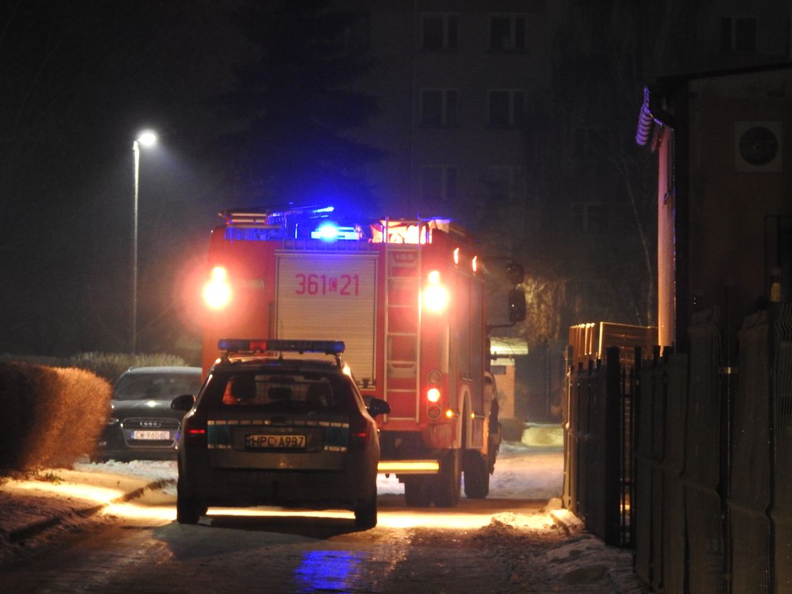Fałszywe alarmy postawiły w nocy policję i straż na "nogi". Interwencje zakończone pouczeniem