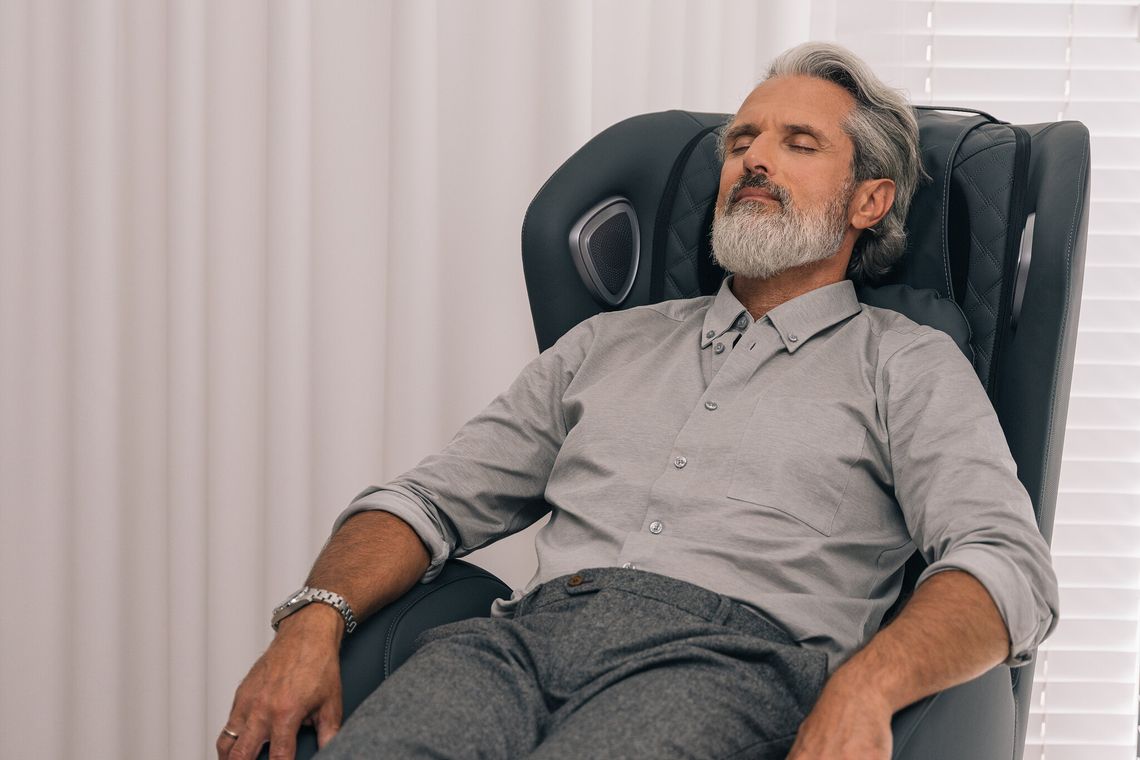 Fotel masujący przed snem: prosty rytuał na wyciszenie