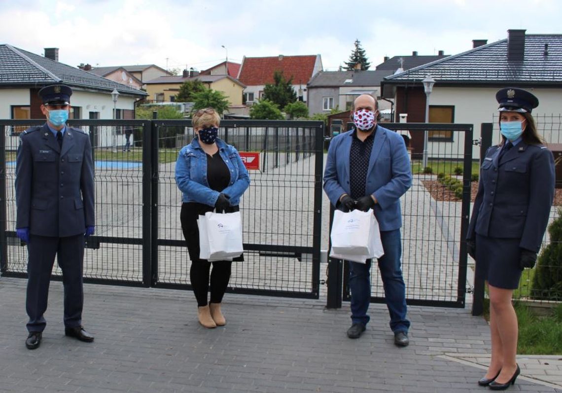 Funkcjonariusze z Zakładu Karnego przekazali środki ochrony dla Centrum Opieki nad Dzieckiem