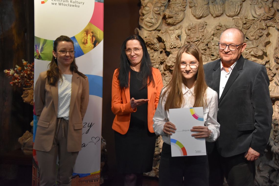 Najlepsi młodzi rzeźbiarze w Polsce nagrodzeni. Konkurs Stanisława Zagajewskiego rozstrzygnięty Najlepsi młodzi rzeźbiarze w Polsce nagrodzeni. Konkurs Stanisława Zagajewskiego rozstrzygnięty