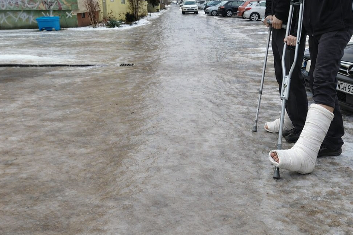 Gołoledź dała się we znaki. 154 urazy jednego dnia na SOR we Włocławku