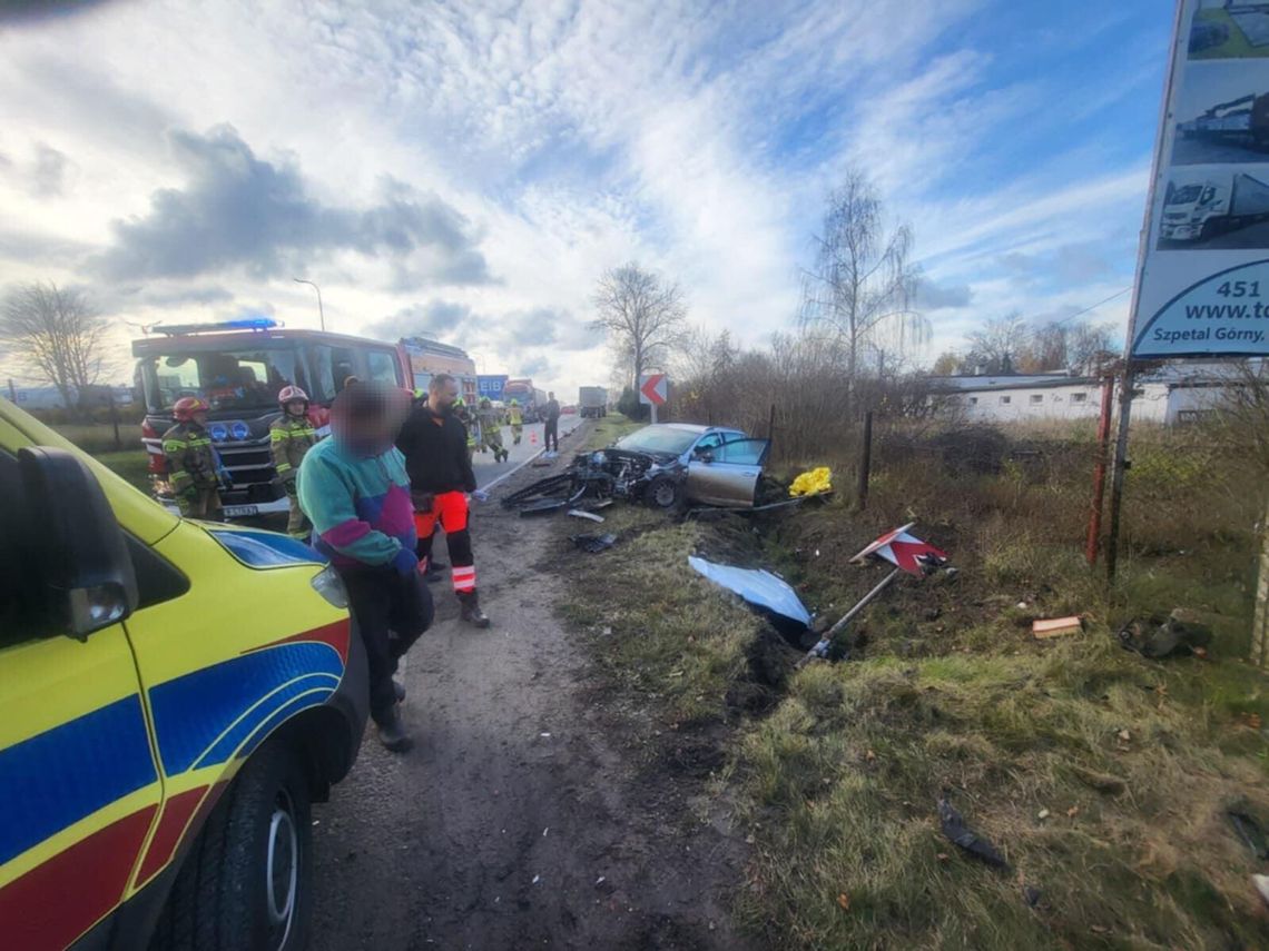 Groźny wypadek pod Brześciem. Samochód osobowy zderzył się z ciężarówką