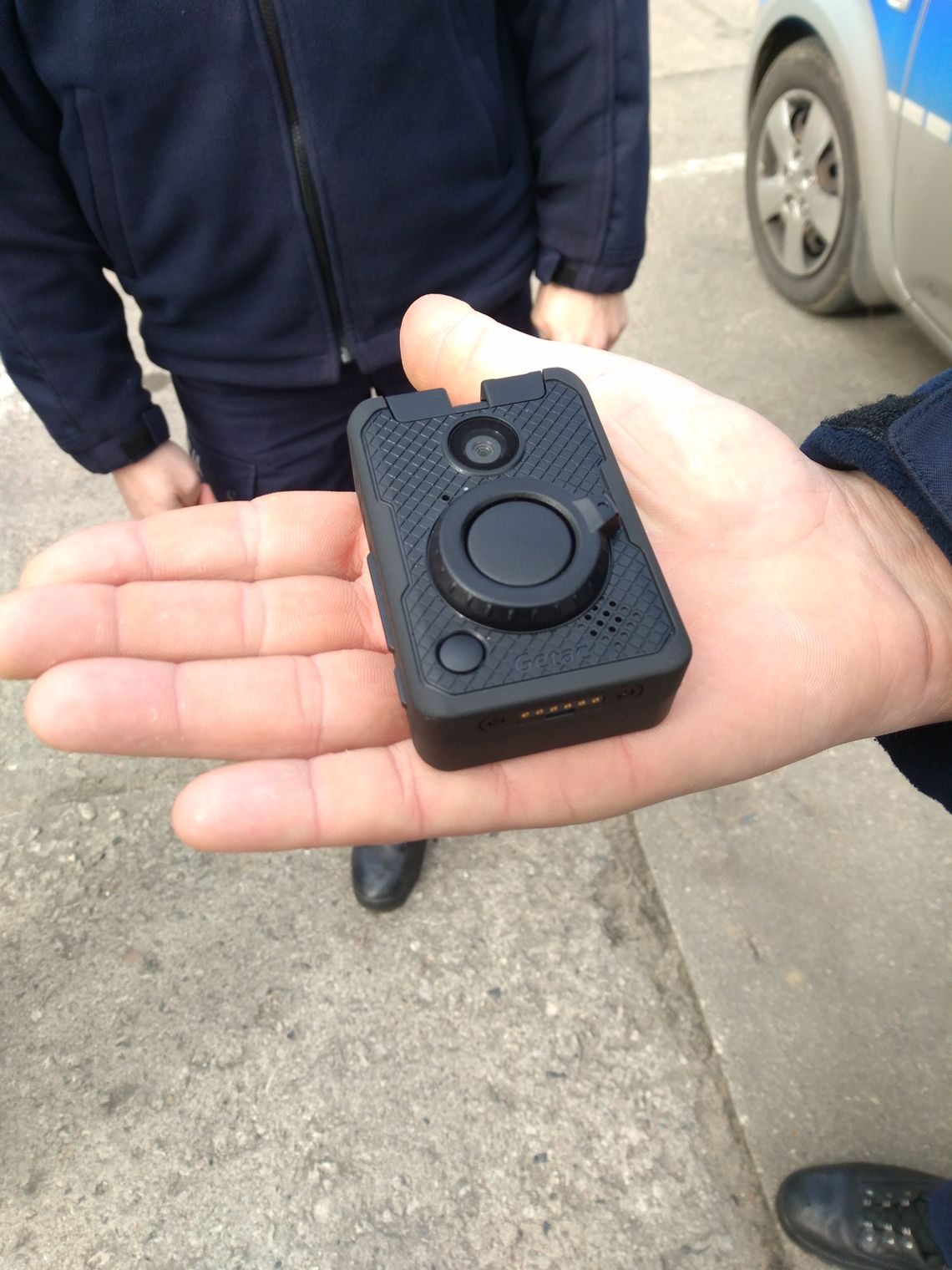 I już nic się nie ukryje! Policjanci wyposażeni w kamerki na mundurach!