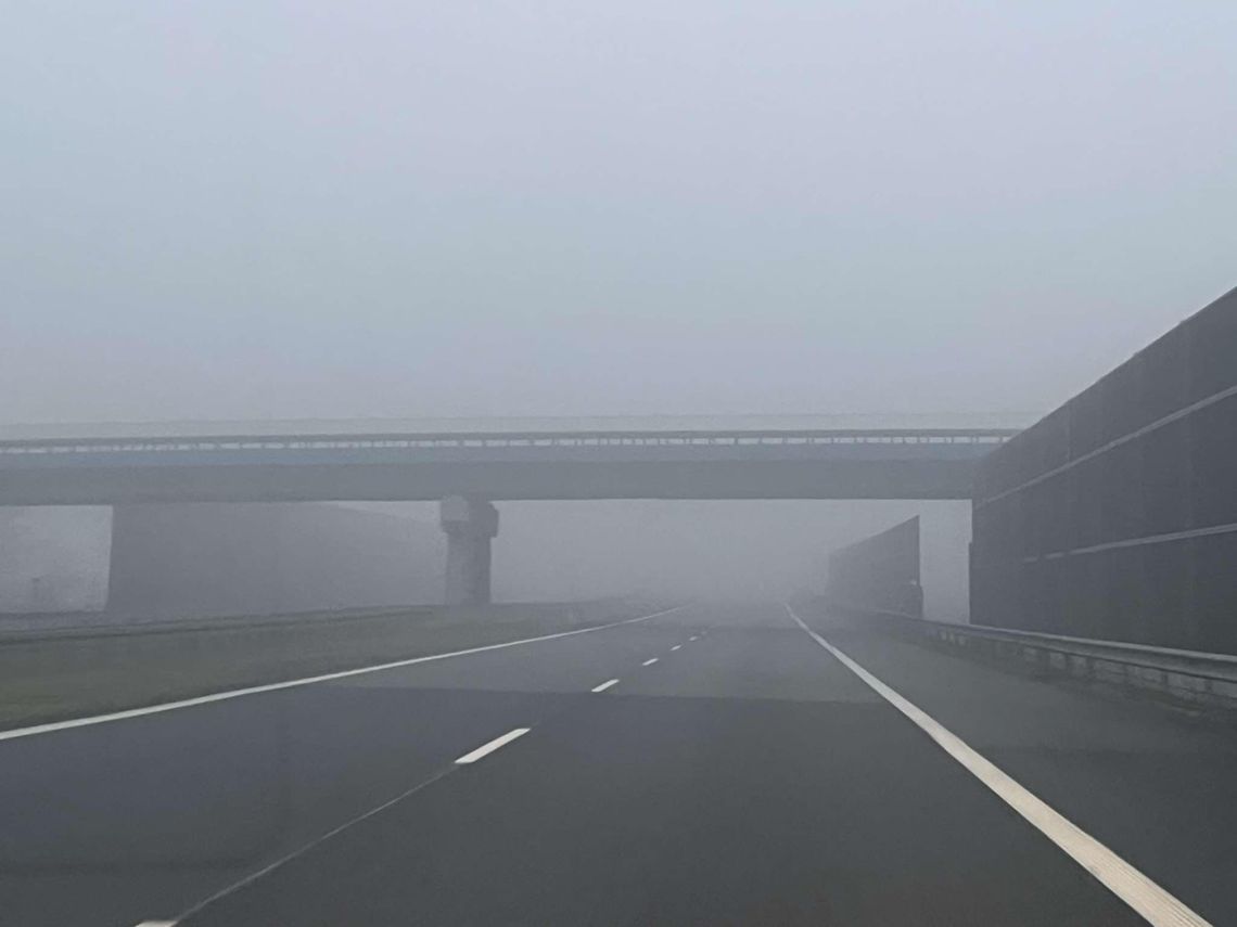 IMGW ostrzega przed mgłą. Widoczność ma spaść poniżej 200 metrów