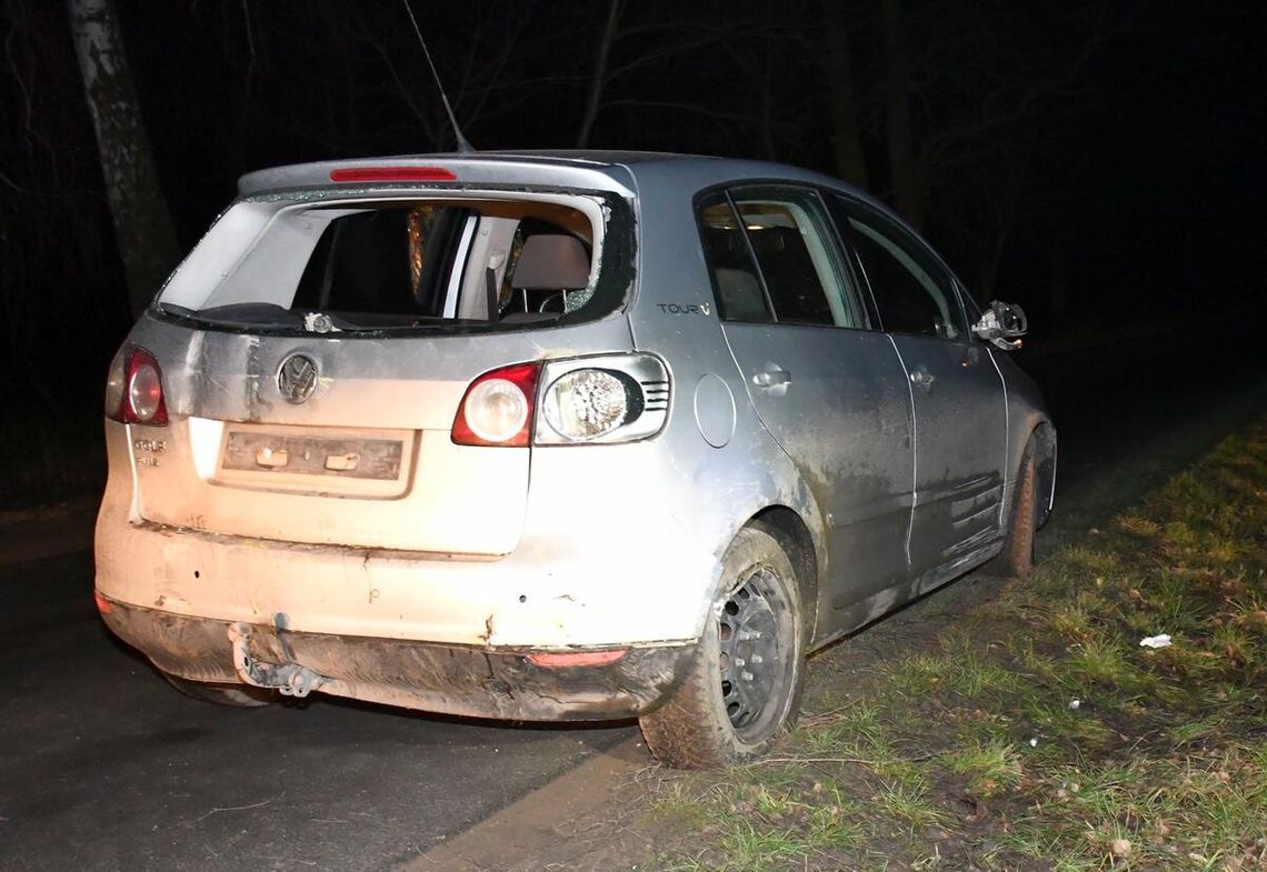 Jedno auto, jedna kolizja, dwóch nietrzeźwych kierowców
