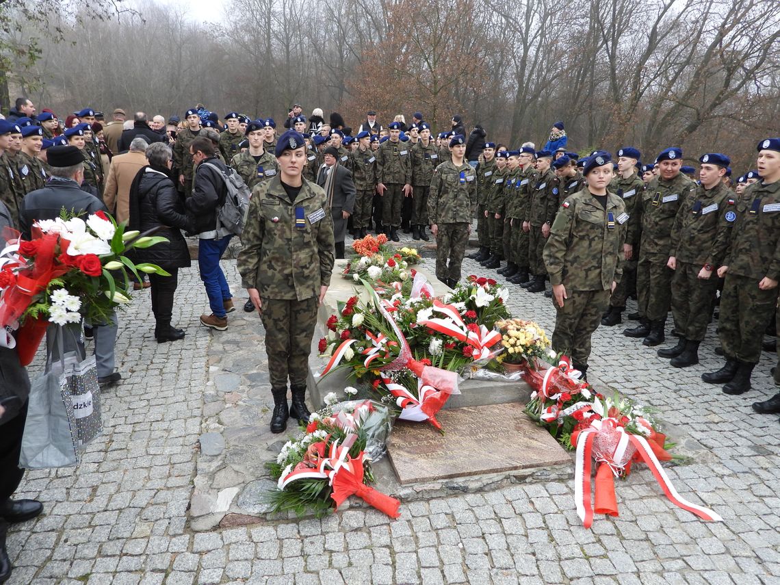 Kadeci ślubowali pod pomnikiem 