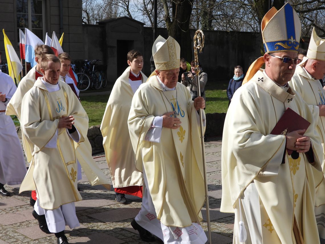 Kardynał Nycz przyjechał do Włocławka. Trwa uroczysta msza