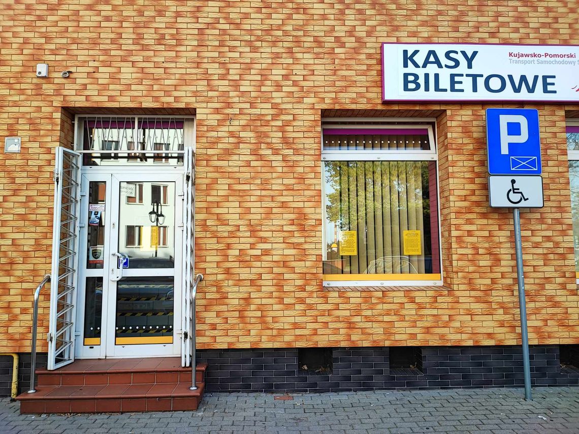 Kolejne absurdy na włocławskim dworcu. Kasy biletowe KPTS ulokowano...