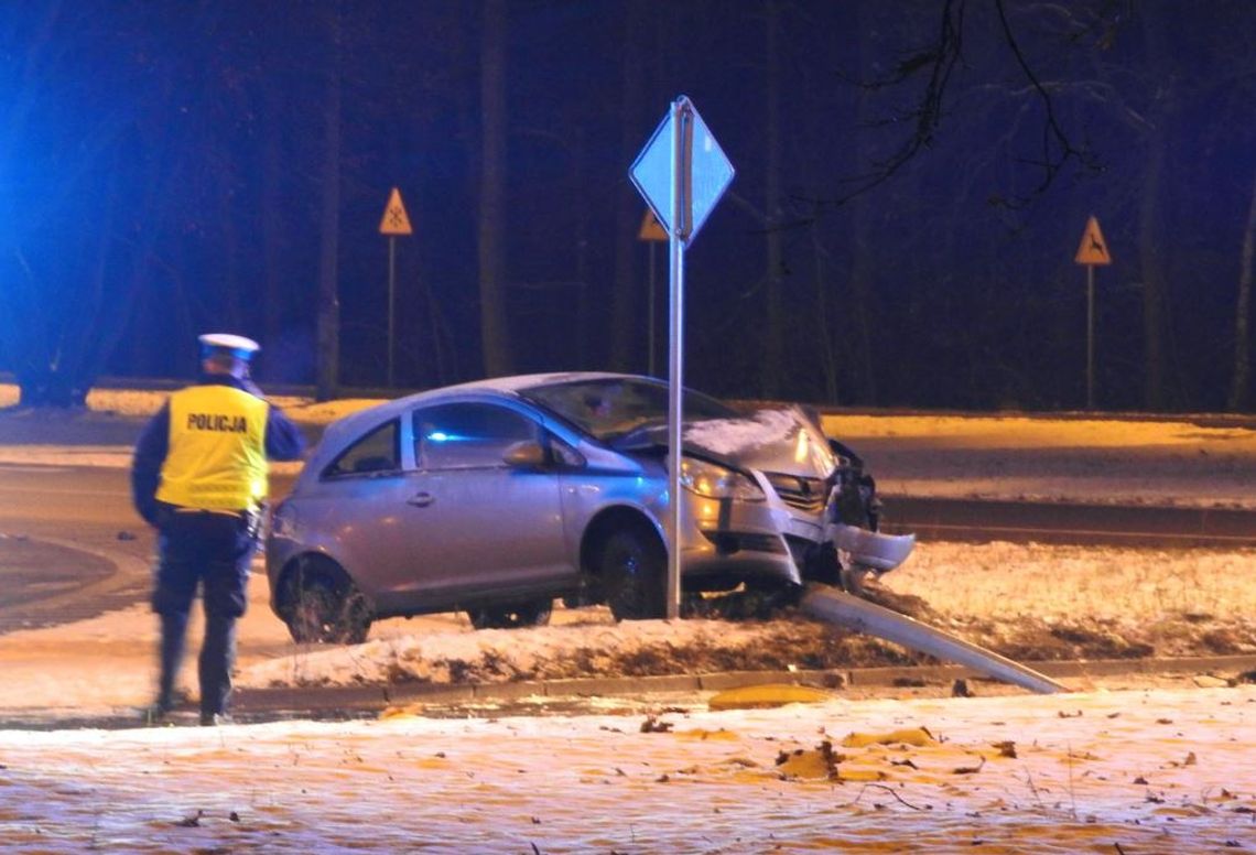 Kierowca który ściął wczoraj słup przy ul. Zielnej miał prawie 2 promile