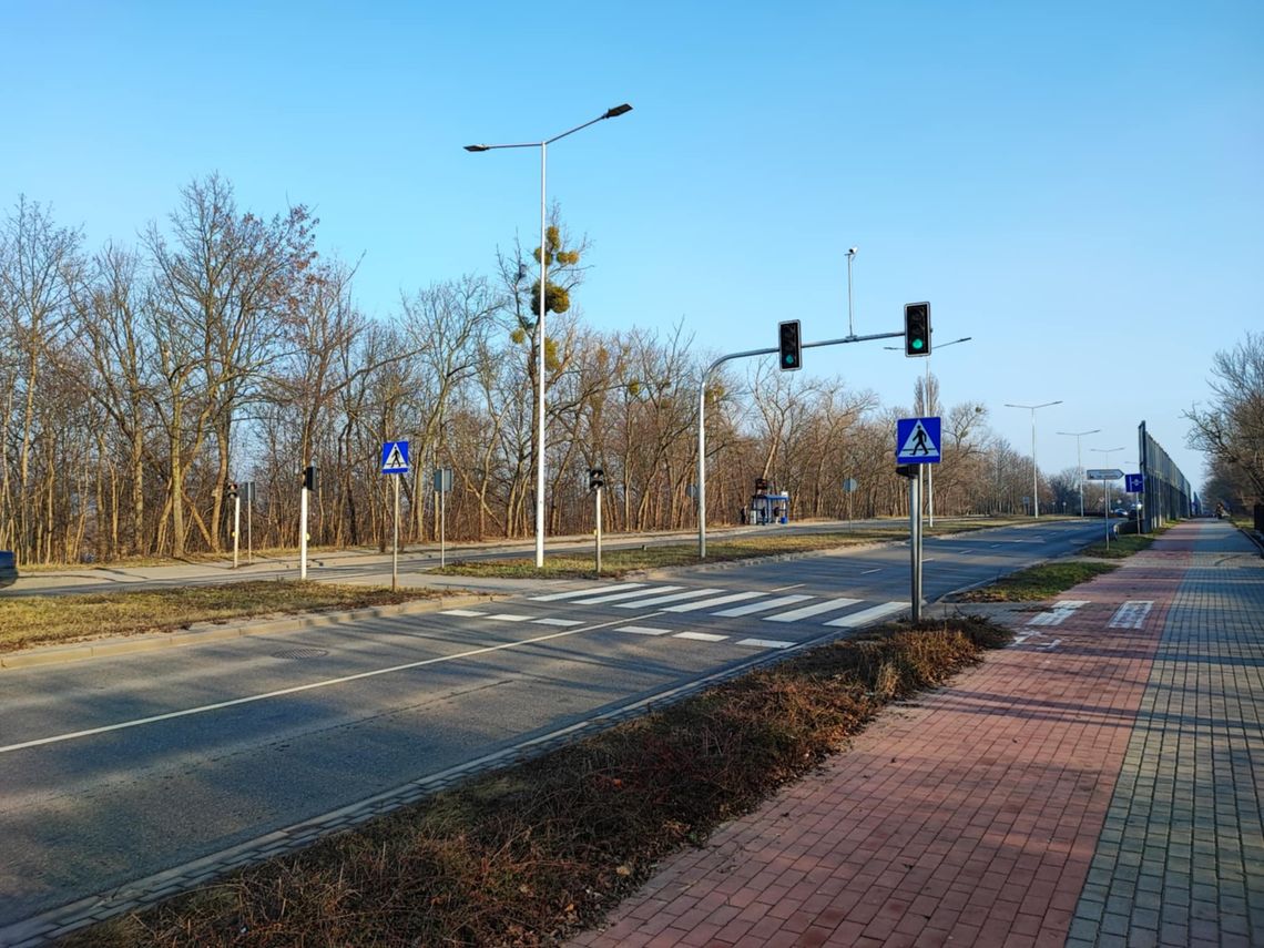 Kierujący Mercedesem 69-latek potrącił pieszego na pasach