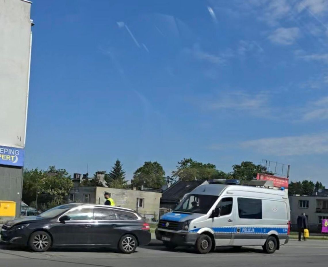 Kierujący Peugeotem uderzył w tył poprzedzającej go Hondy na ul. Wroniej