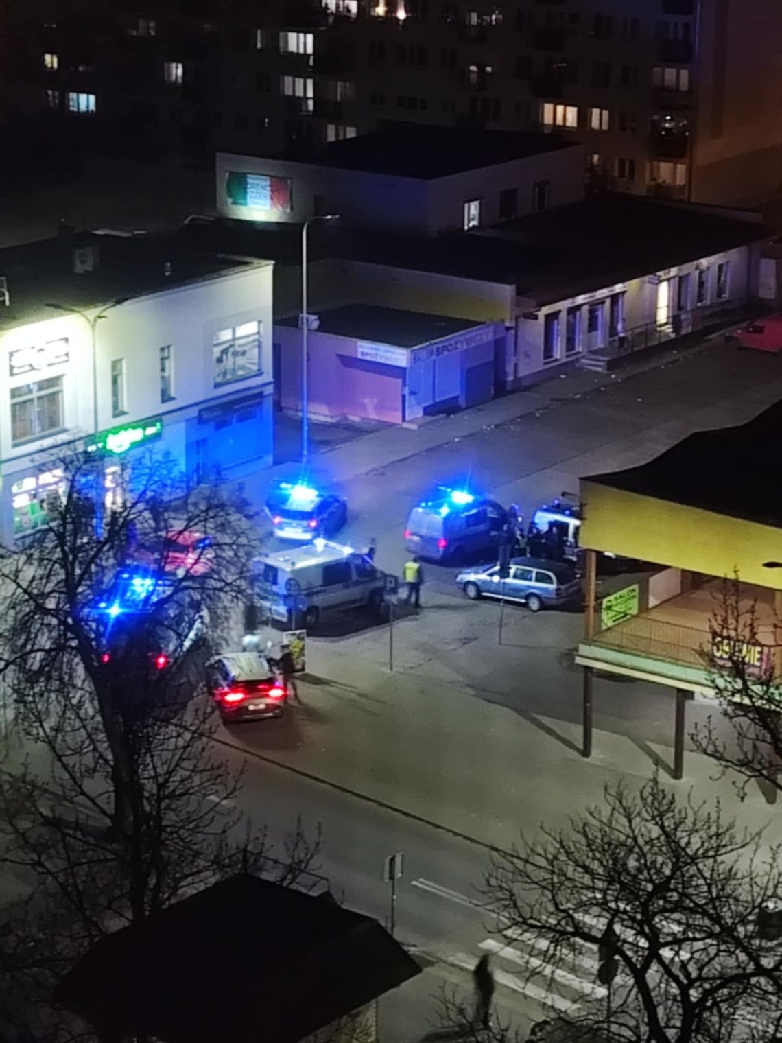 Kilka radiowozów na ulicy Żytniej. Co było przyczyną interwencji?
