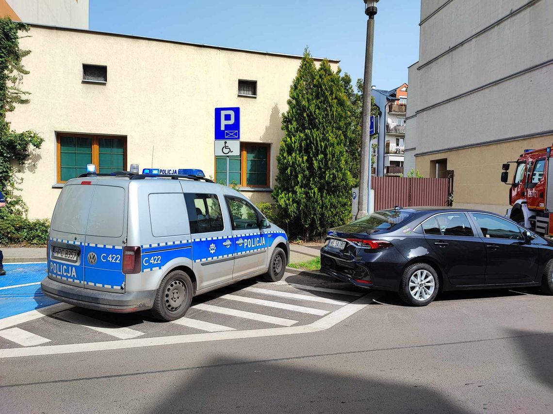 Kobieta, która wyskoczyła z okna zmarła w szpitalu. Sprawę bada Prokuratura Rejonowa