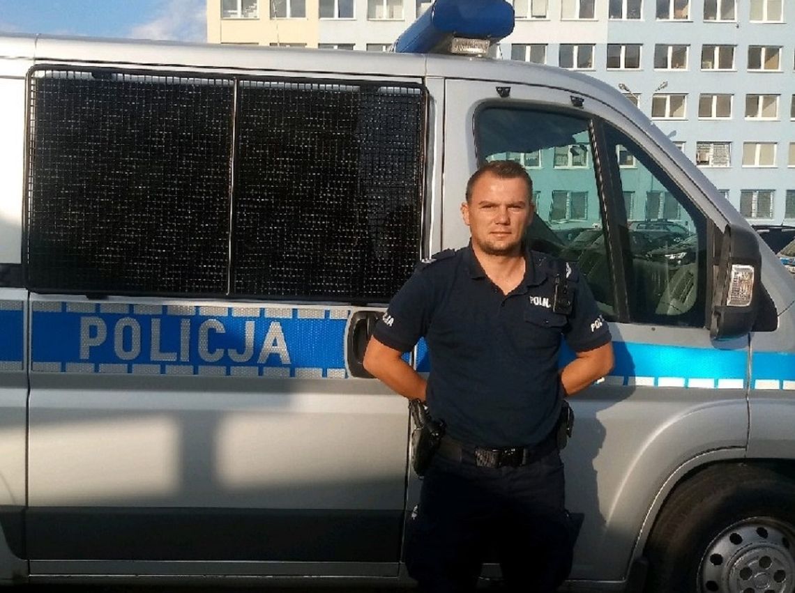 Kobieta zasłabła w czasie jazdy. Świadkowie - policjant i pielęgniarka przywrócili jej czynności życiowe