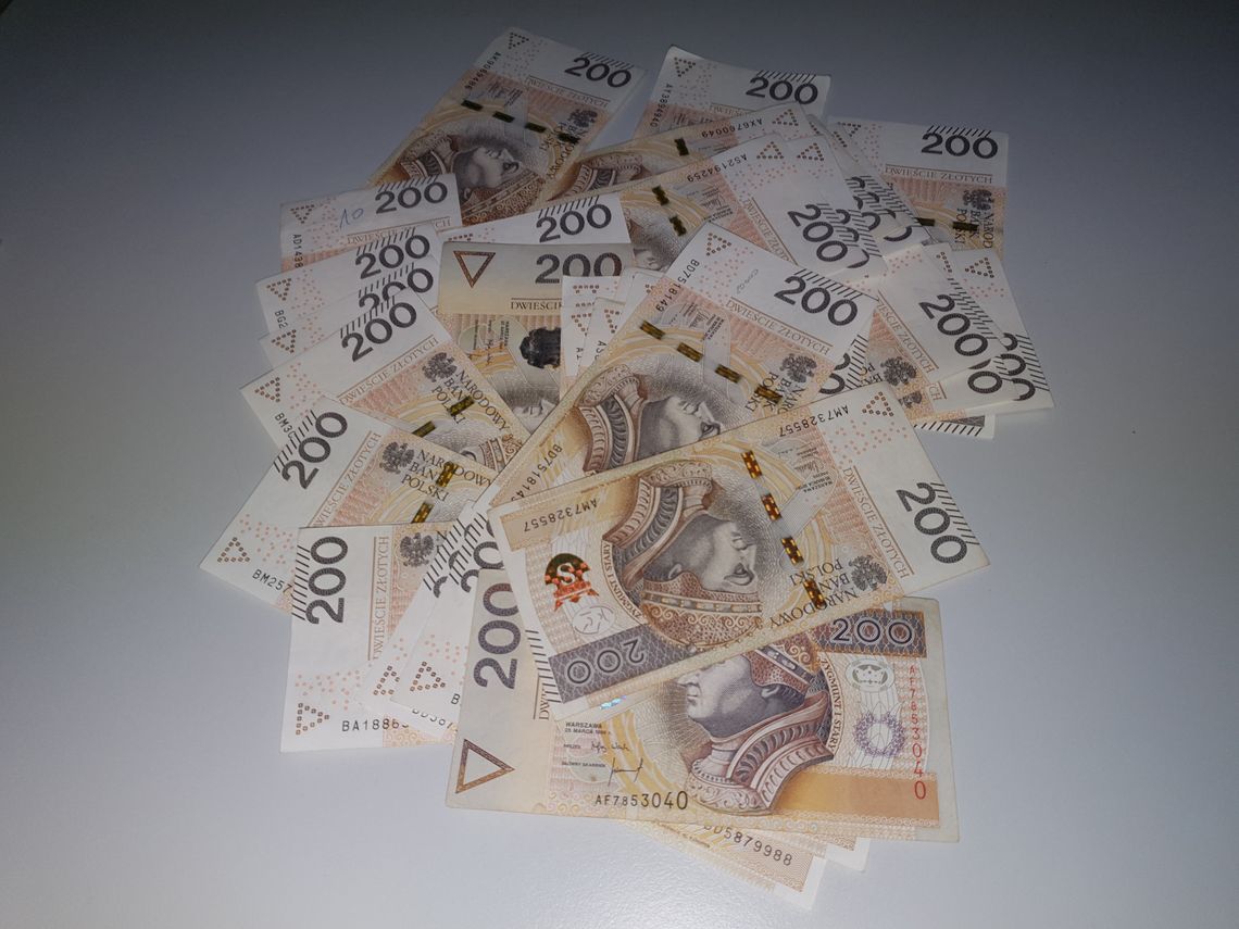 Kolejna akcja oszustów. Starsze kobiety straciły pieniądze i biżuterię Kolejna akcja oszustów. Starsze kobiety straciły pieniądze i biżuterię