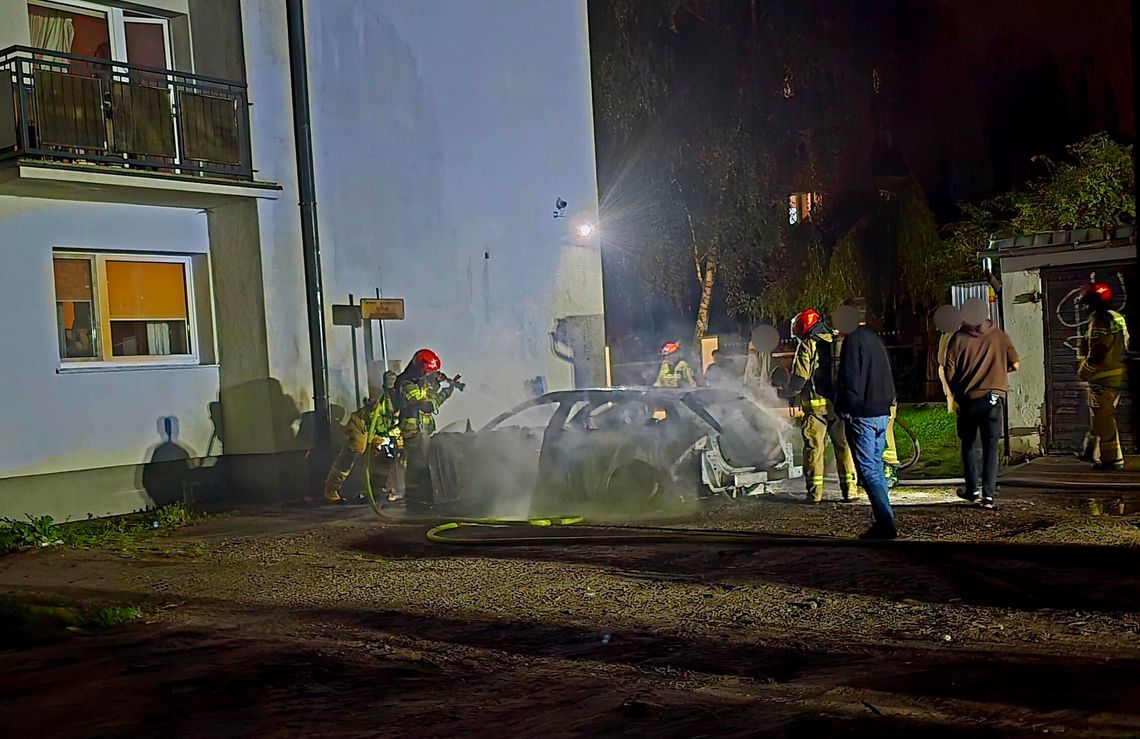 Kolejny pożar auta we Włocławku. Tym razem przy ul. Bukowej