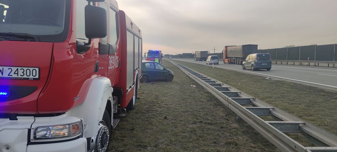 Kolizja na autostradzie A1 w pobliżu Kowala. Toyota stała na pasie zieleni 