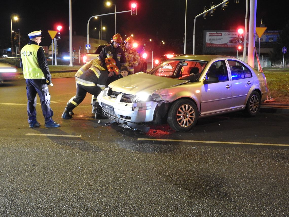 Kolizja na skrzyżowaniu ul. Okrzei i Wroniej