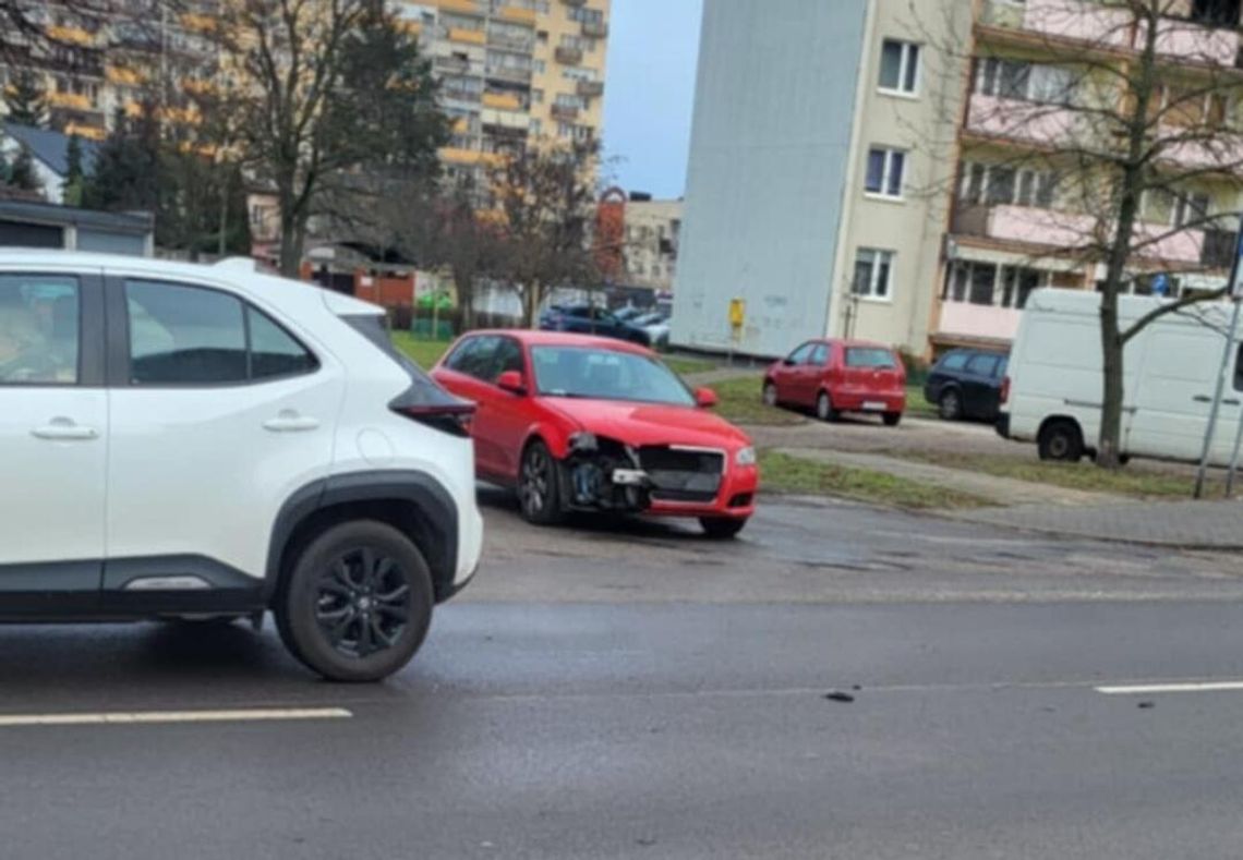Kolizja na ulicy Zbiegniewskiej. 39-latka wymusiła pierwszeństwo