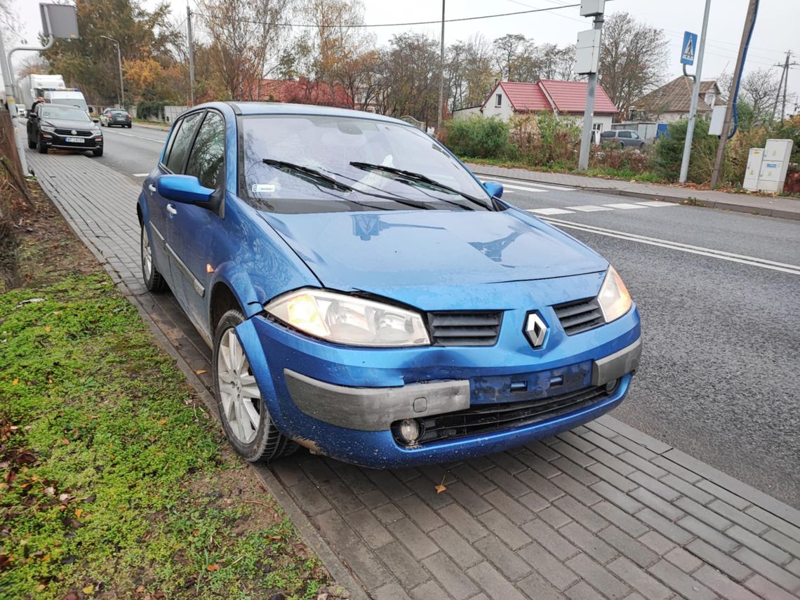 Kolizja w Pikutkowie. Kierujący Renault uderzył w Volkswagena