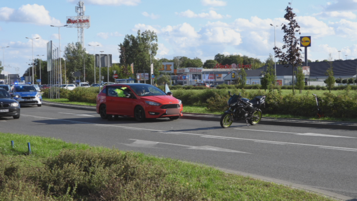 Kolizja z udziałem auta osobowego i motocykla