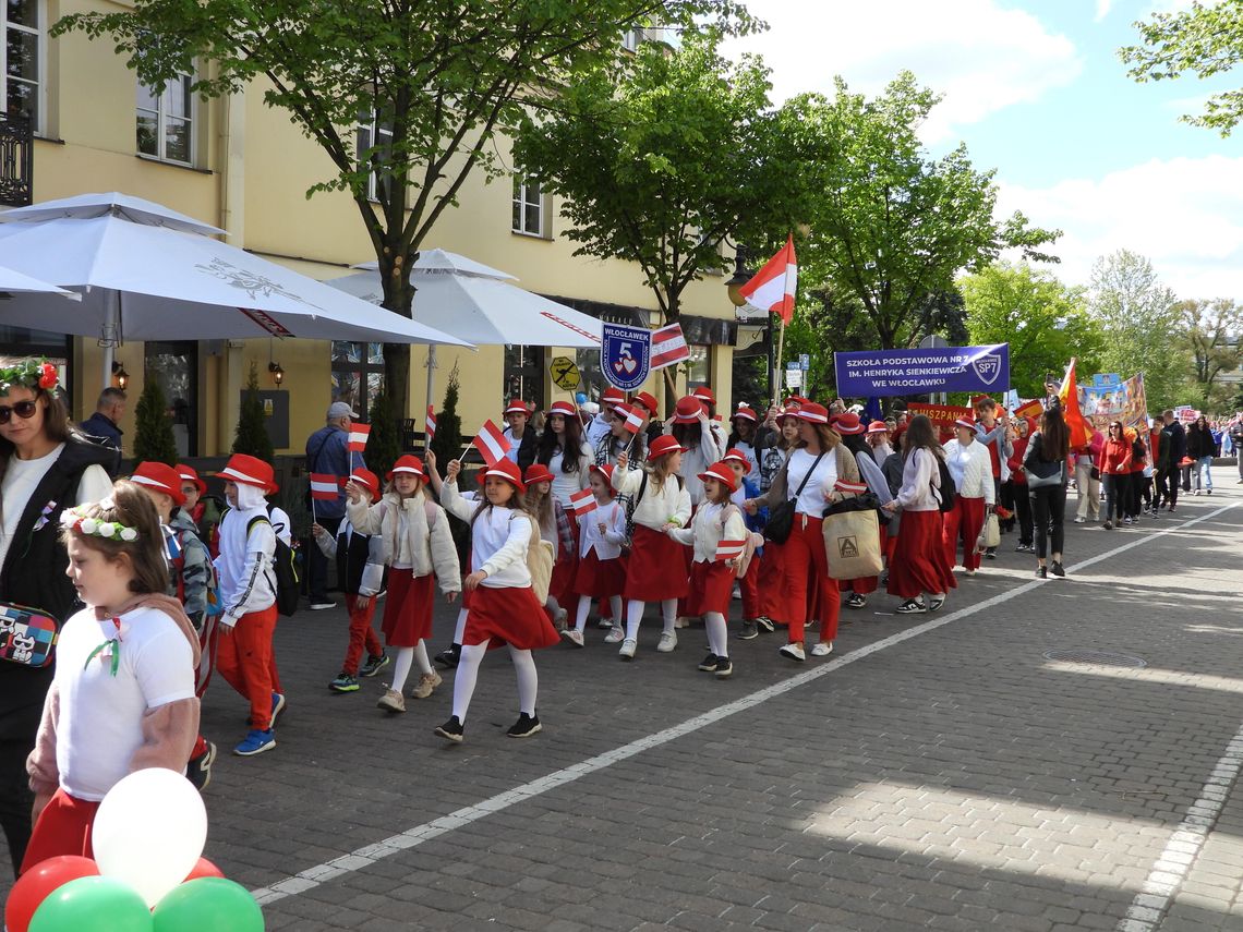 Kolorowy korowód przeszedł przez ul. 3 Maja. Dziś Parada Schumana