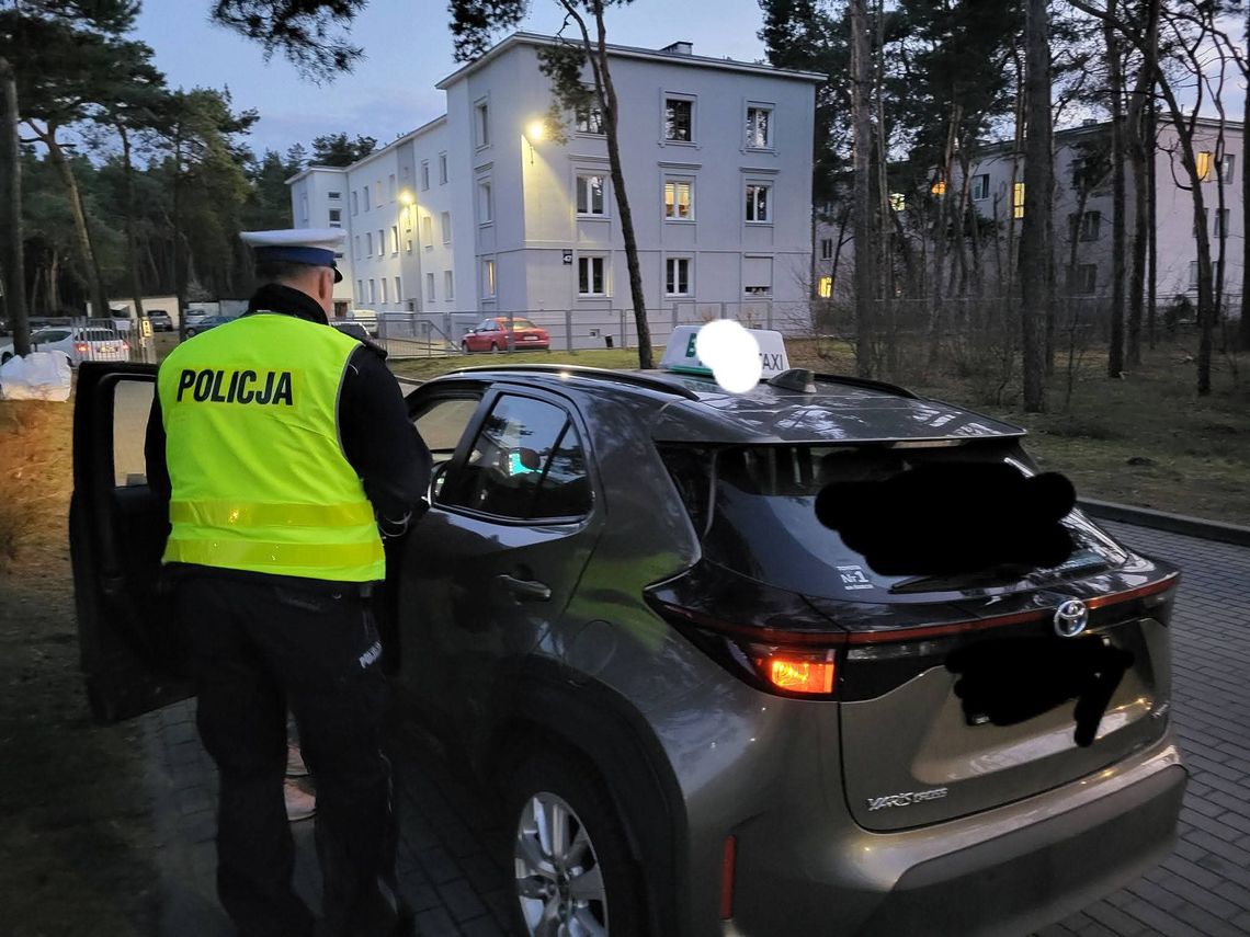 Sprawdzają TAXI i przewozy na aplikację. Akcja ITD i Policji w całym mieście Sprawdzają TAXI i przewozy na aplikację. Akcja ITD i Policji w całym mieście