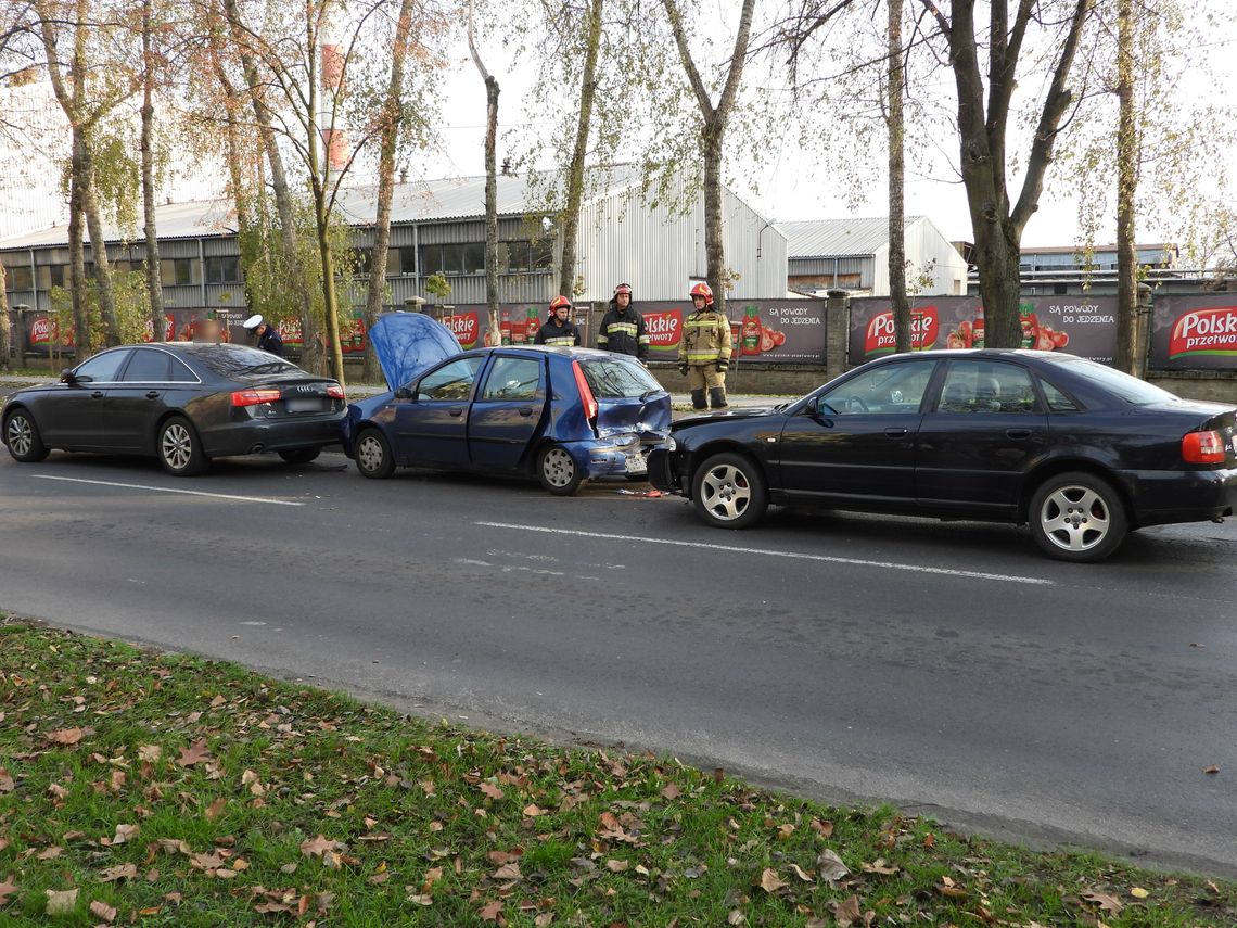 Korki na ul. Wienieckiej. Zatrzymano ruch z powodu kolizji trzech aut Korki na ul. Wienieckiej. Zatrzymano ruch z powodu kolizji trzech aut