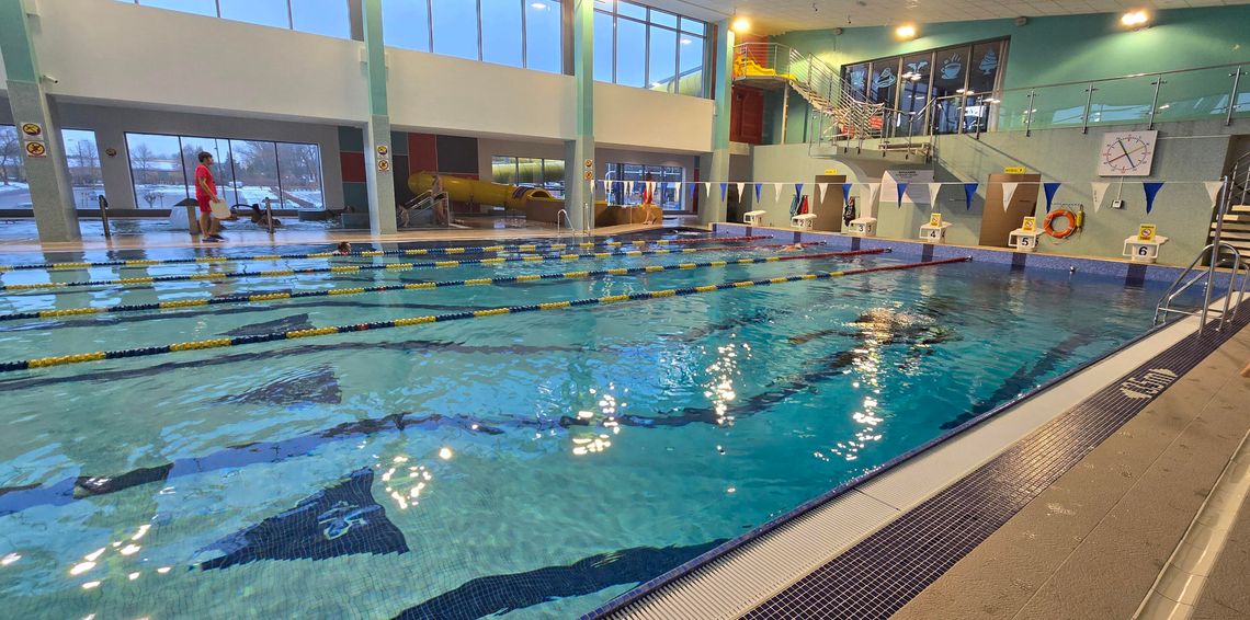 Kryta pływalnia Delfin znów otwarta. Basen rusza w sobotę od 6:15