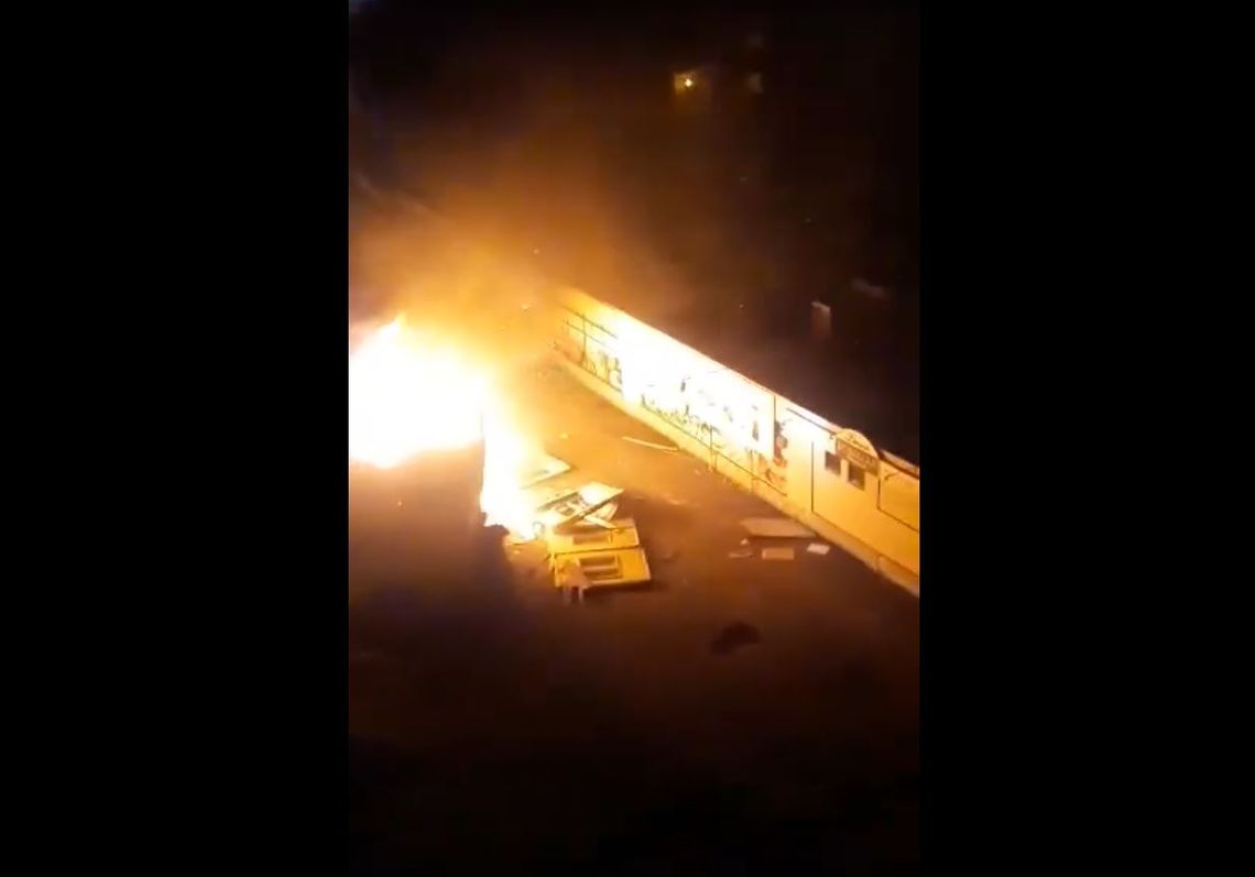Kto podpalił sklep przy ul.Toruńskiej? Policja szuka świadków 