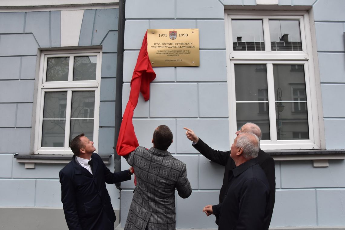 Włocławek uczcił 50-lecie województwa włocławskiego. Odsłonięto pamiątkową tablicę, wręczono medale
