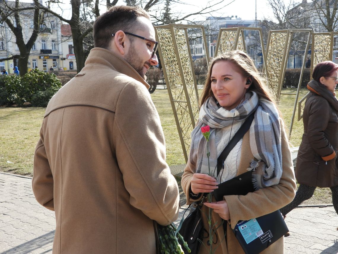 Lewica rozdawała kwiaty z okazji Dnia Kobiet