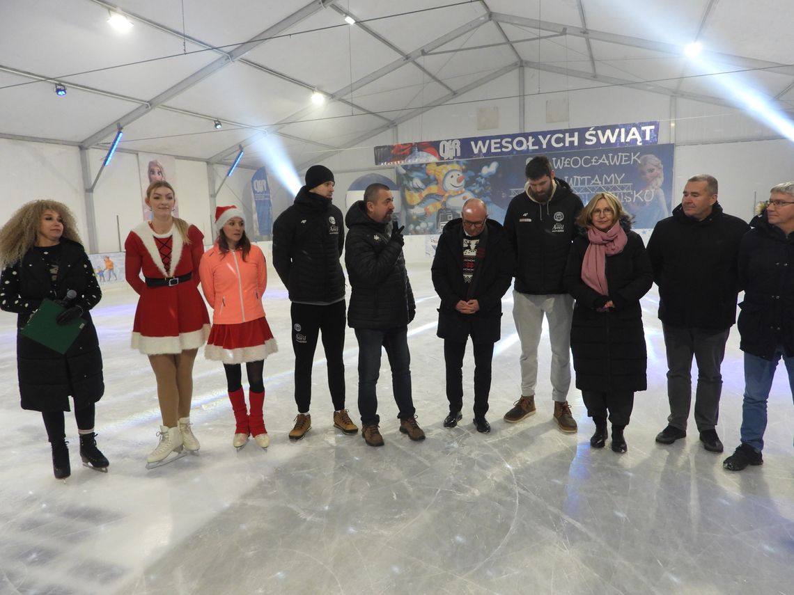 Lodowisko przy ulicy Wysokiej oficjalnie otwarte. Byli koszykarze Anwilu