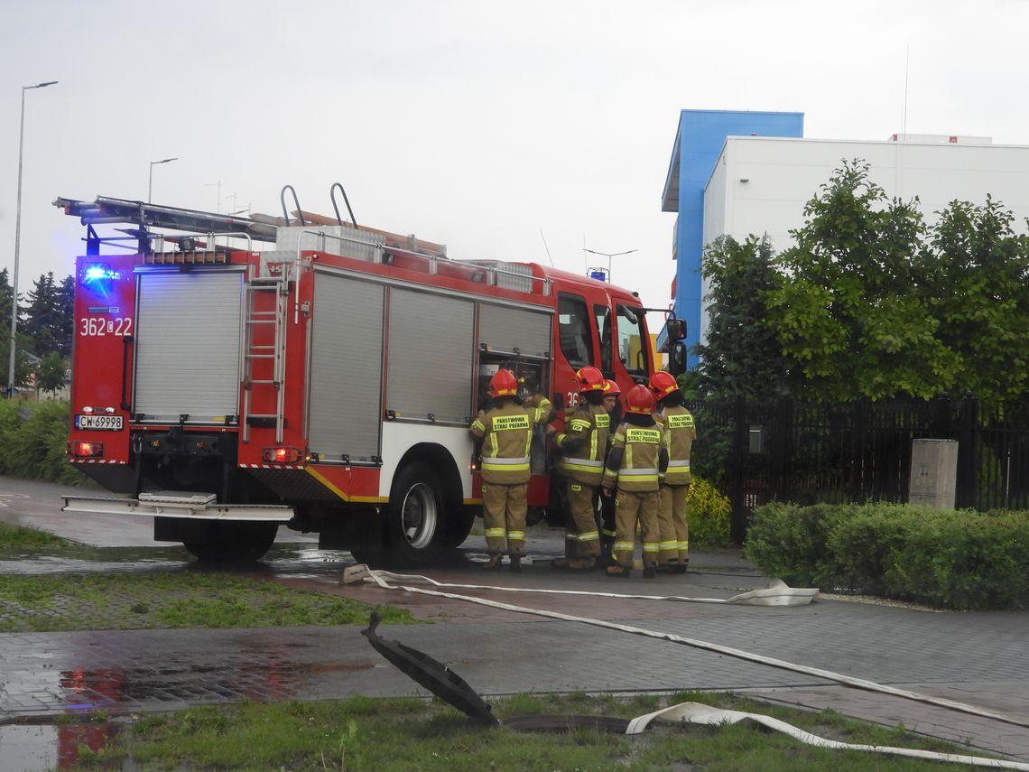 Łódź do góry dnem na jeziorze, poparzone dziecko, pożary i zalania. 34 interwencje Straży Pożarnej w niedzielę