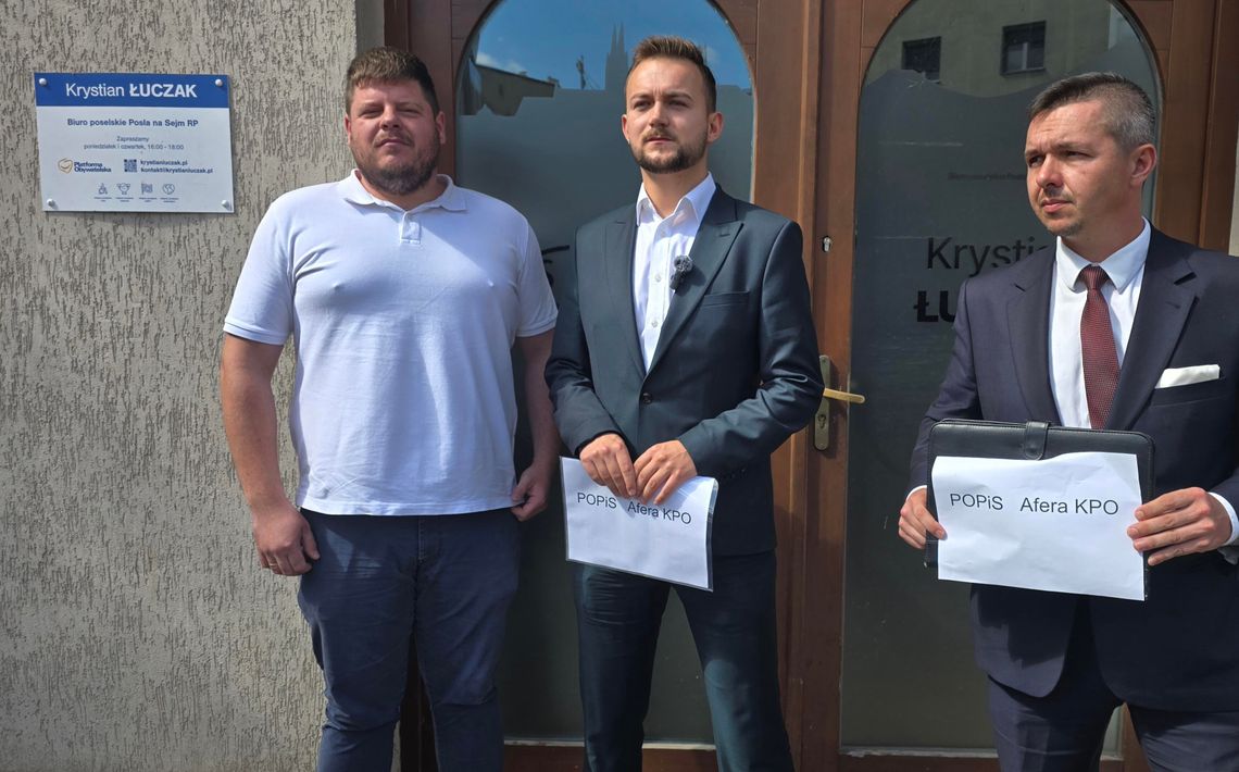 "Jestem rozgoryczony" - lokalny przedsiębiorca wraz z działaczami Nowej Nadziei pod biurem posła