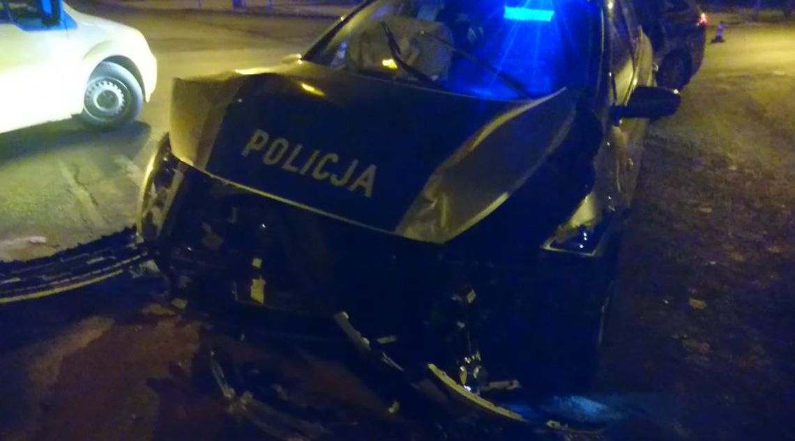 Lubień Kujawski: Pijany kierujący z zakazem prowadzenia pojazdów uderzył w radiowóz