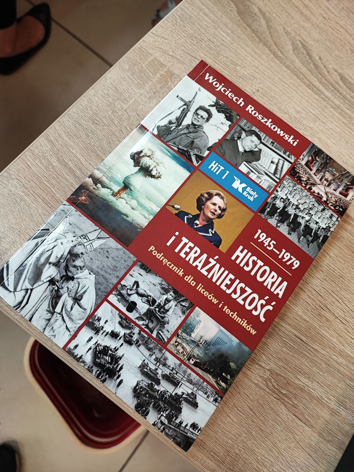 Marek Wojtkowki krytykuje podręcznik do Historii i Teraźniejszości. Odwiedziliśmy kilka włocławskich księgarni, nie ma zainteresowania tym podręcznikiem wśród nauczycieli Marek Wojtkowki krytykuje podręcznik do Historii i Teraźniejszości. Odwiedziliśmy kilka włocławskich księgarni, nie ma zainteresowania tym podręcznikiem wśród nauczycieli