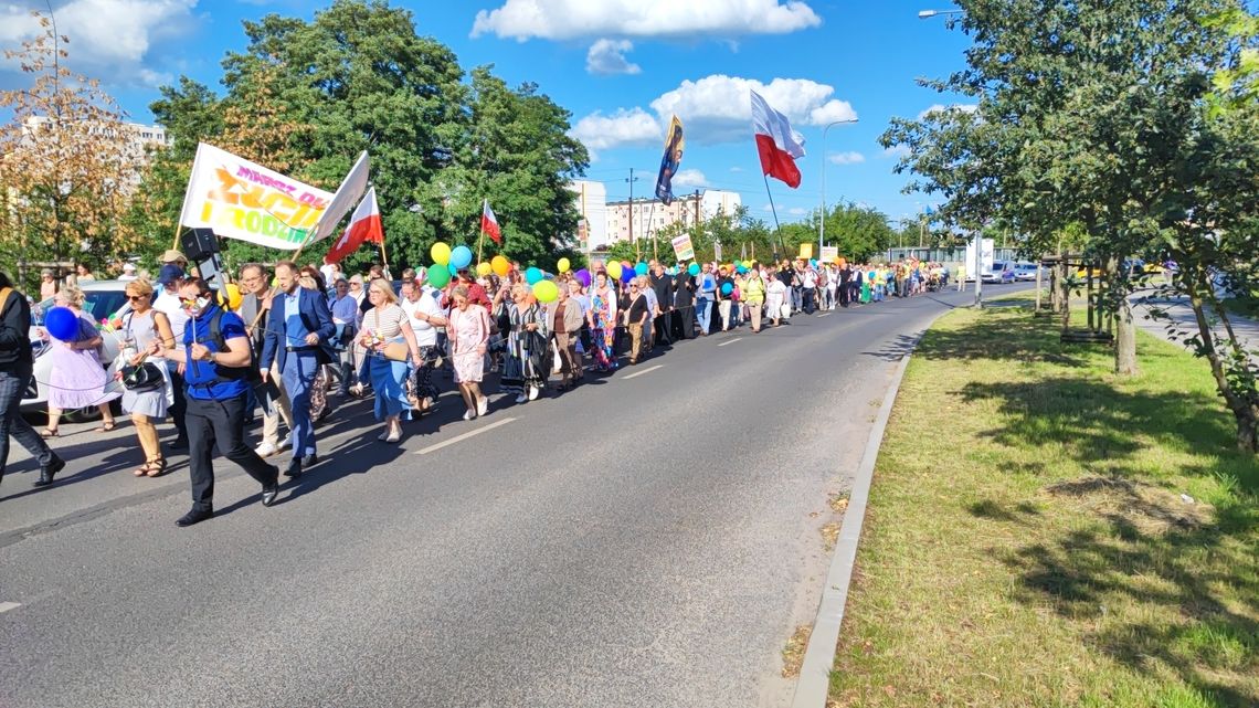 Marsz Życia i Rodziny przeszedł ulicami Włocławka. Z jakimi hasłami szli wierni?