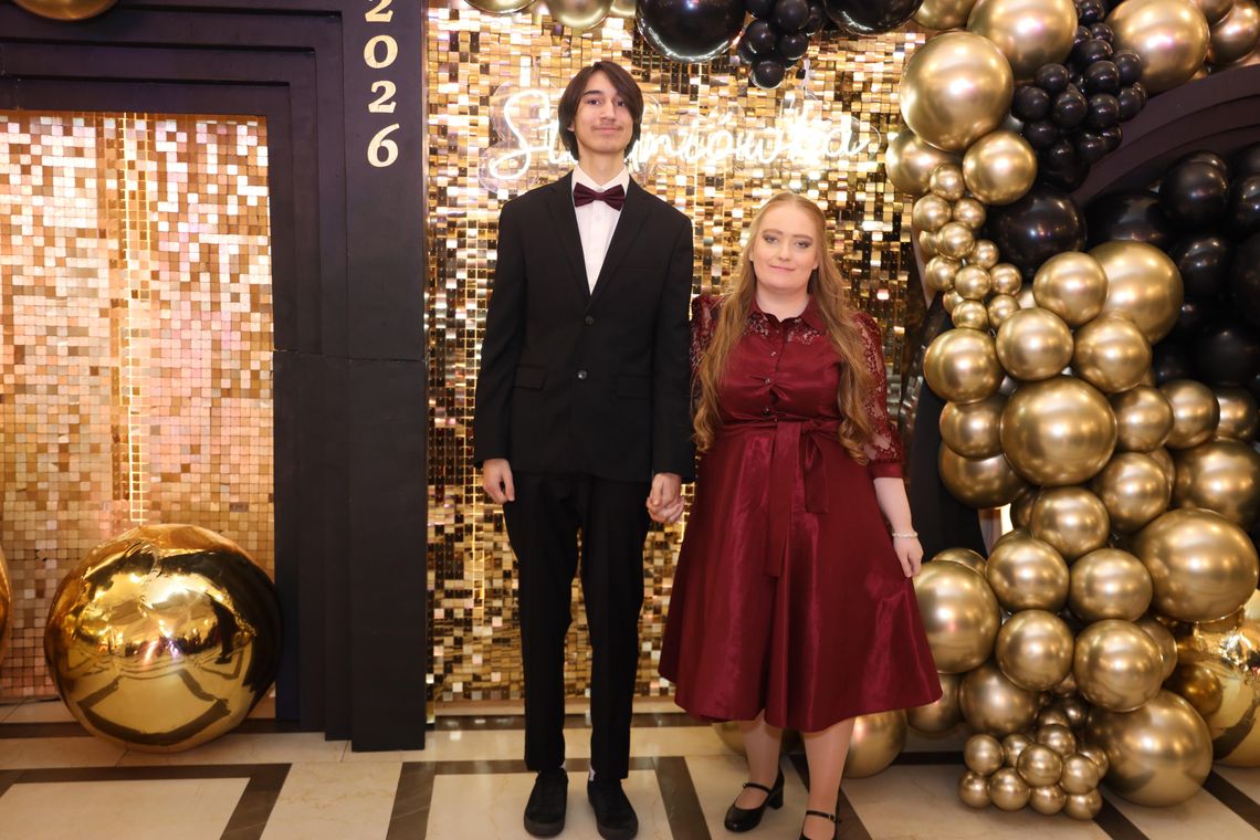 Maturzyści Zespołu Szkół Katolickich im. ks. Jana Długosza otworzyli sezon studniówkowy [video]