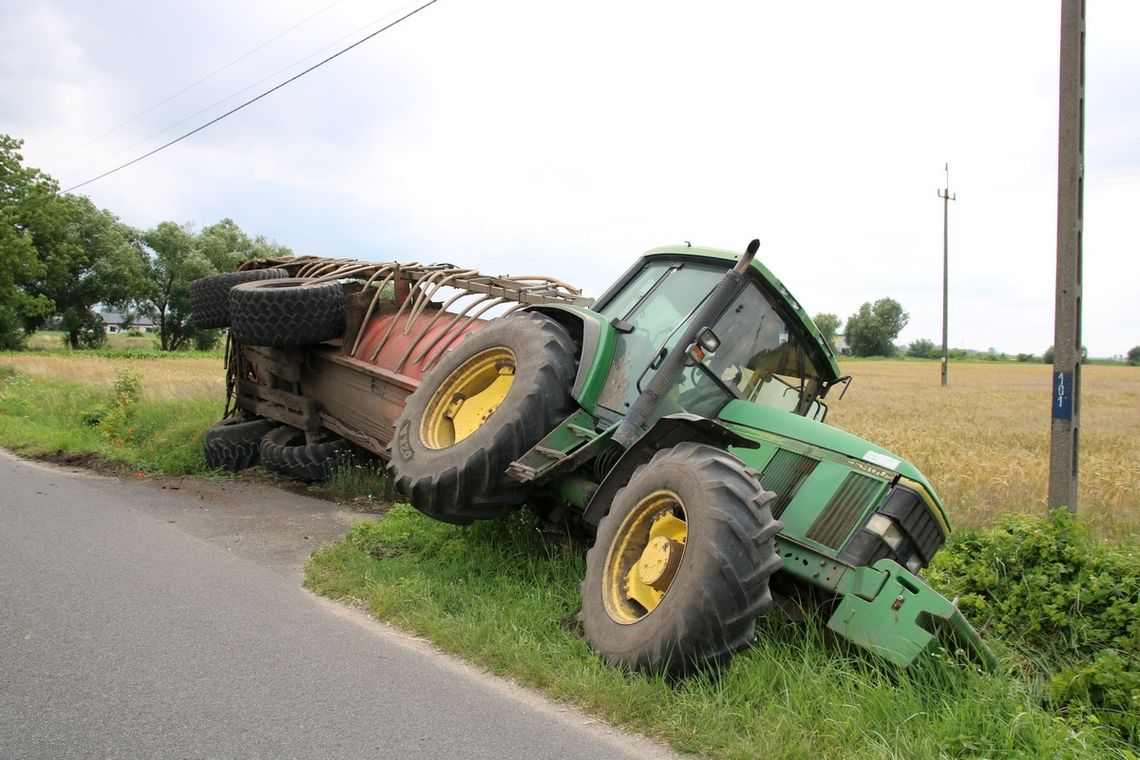 Miał 2,2 promila i prowadził traktor z beczkowozem. Skończyło się tak